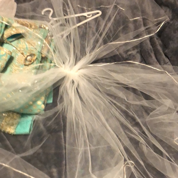 Wedding veil ivory with silk trim - Picture 2 of 3